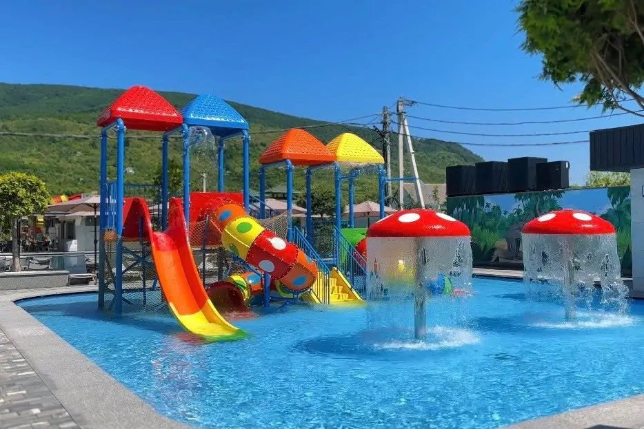 Басейн для дітей Готель IVORY Resort and Spa Виноградів - Басейн для дітей