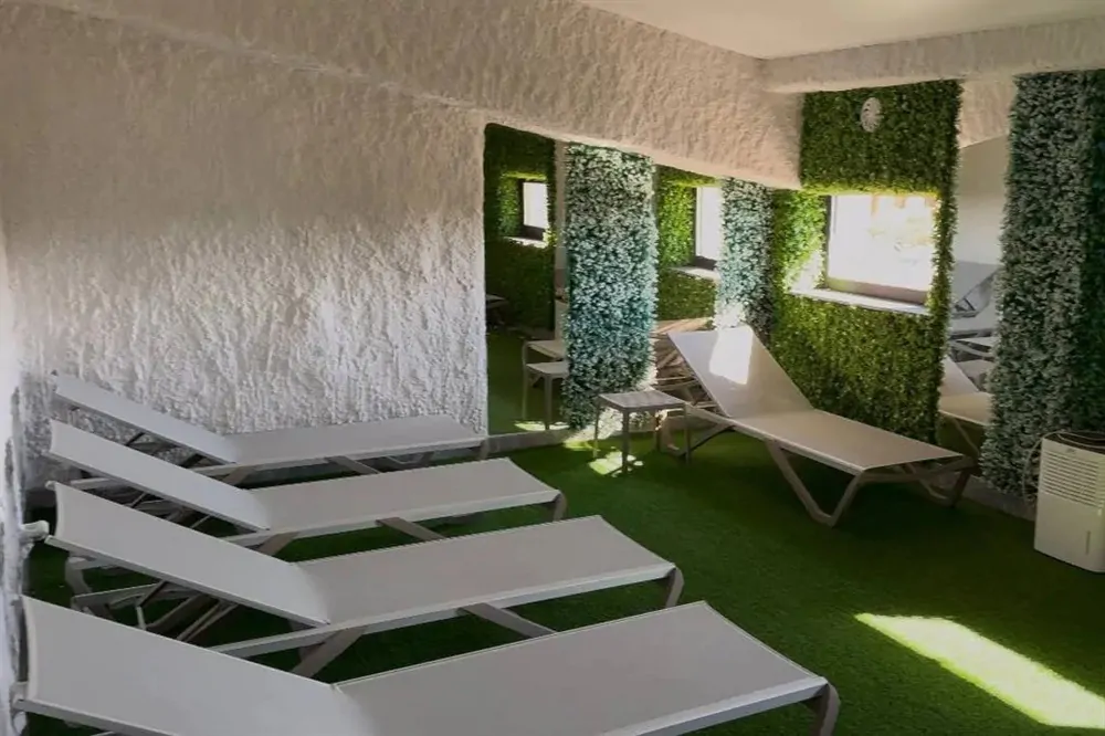 Лежаки у СПА Готель IVORY Resort and Spa Виноградів - Лежаки у СПА