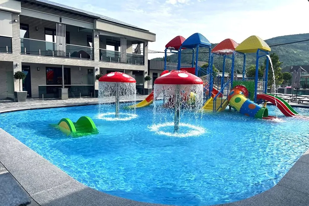 Дитячий басейн Готель IVORY Resort and Spa Виноградів - Дитячий басейн