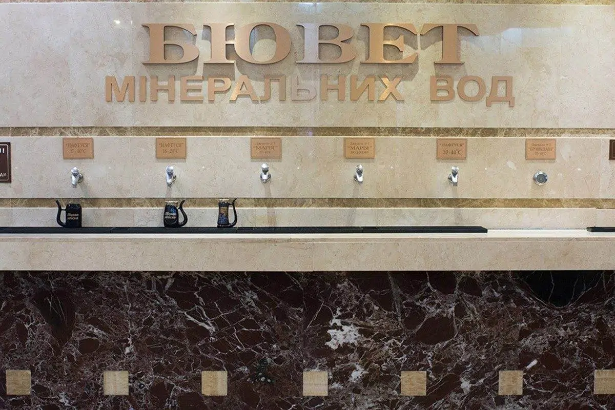 Бювет з мінеральною водою