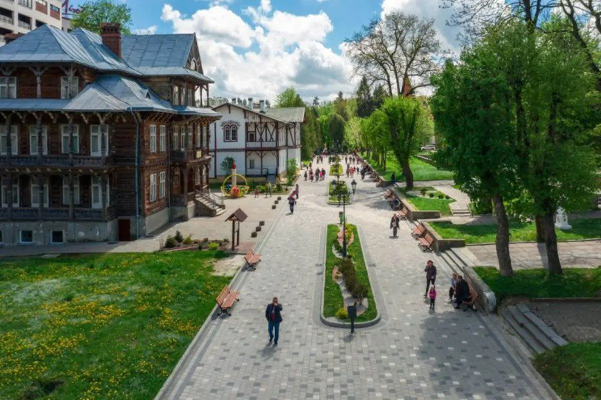 Територія санаторію для відпочинку, реабілітації та лікування серцево-судинних захворювань