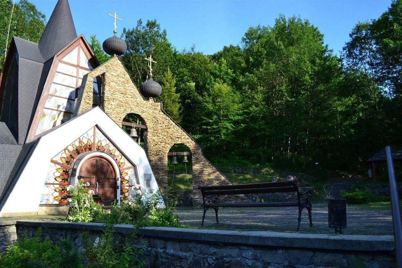 Церква Готель Voevodyno Resort Закарпаття - Церква