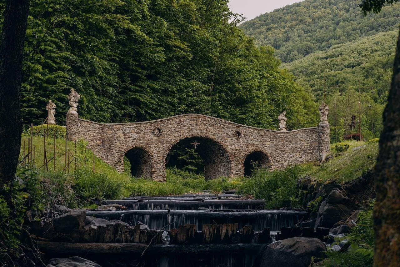 Міст Зітхань Готель Voevodyno Resort Закарпаття - Міст Зітхань