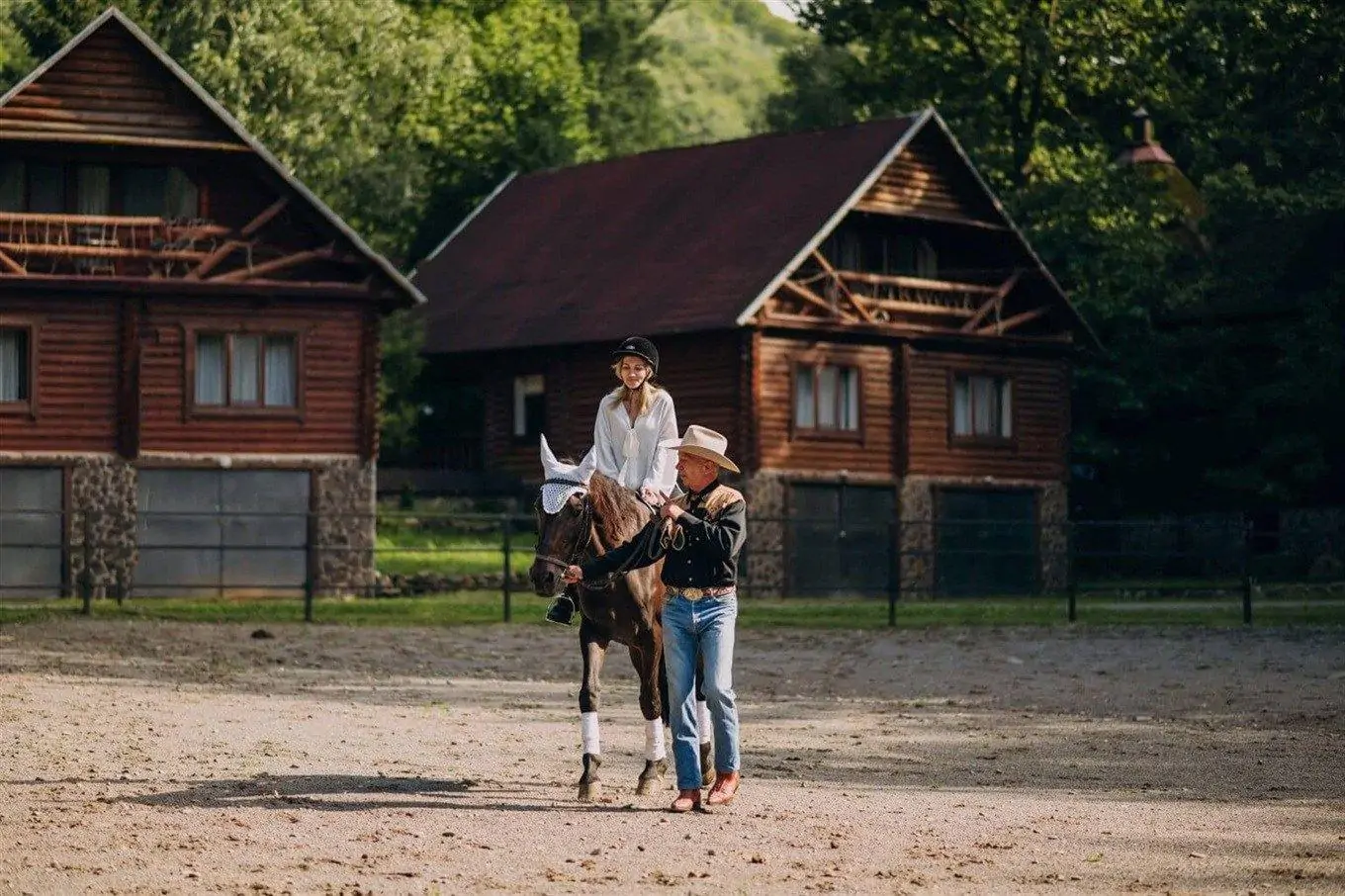 Кінний клуб Готель Voevodyno Resort Закарпаття - Кінний клуб