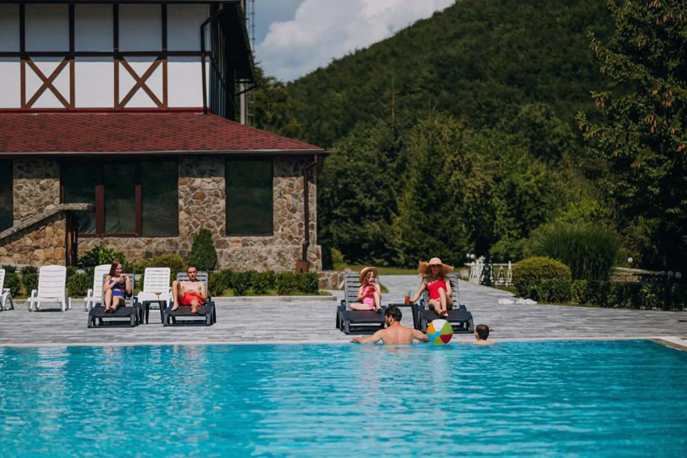 Басейн релакс Готель Voevodyno Resort Закарпаття - Басейн релакс
