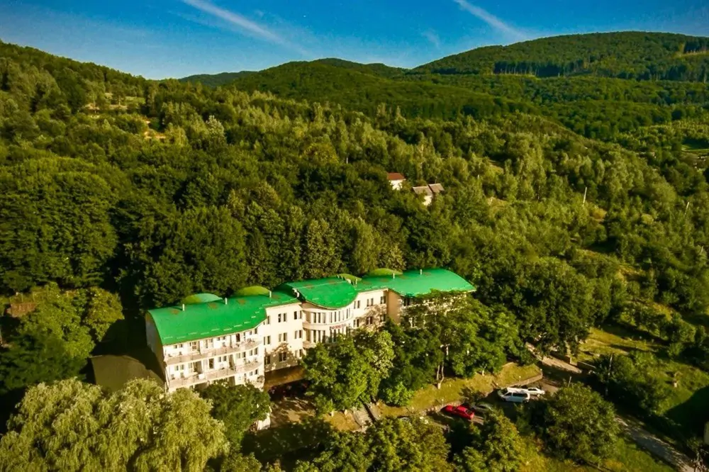 Готель Квеле Поляна Закарпаття - Курорт в горах