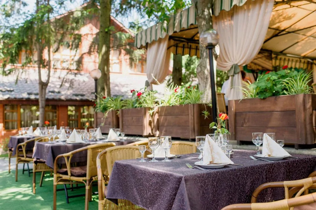 hotel-zolota-gora-uzhgorod-3 Готель Золота гора Ужгород - Ресторан тераса