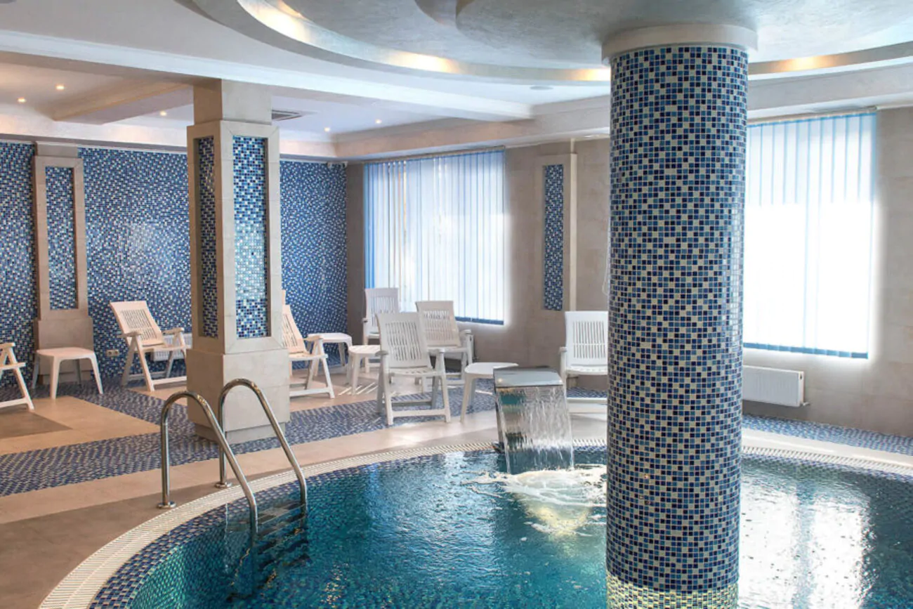 Басейн готелю Готель Green Park Hotel & SPA Трускавець - Басейн готелю